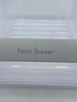 Tiroir à fruits/légumes pour réfrigérateur Frigidaire 242067701 fendu au niveau du lettrage avant